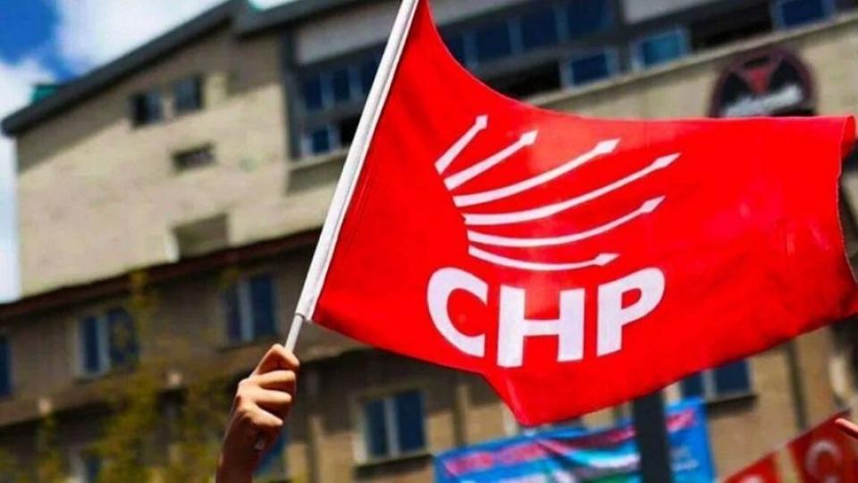 CHP'den kanun teklifi: Parti değiştiren veya bağımsız kalan belediye başkanının başkanlığı düşürülsün!