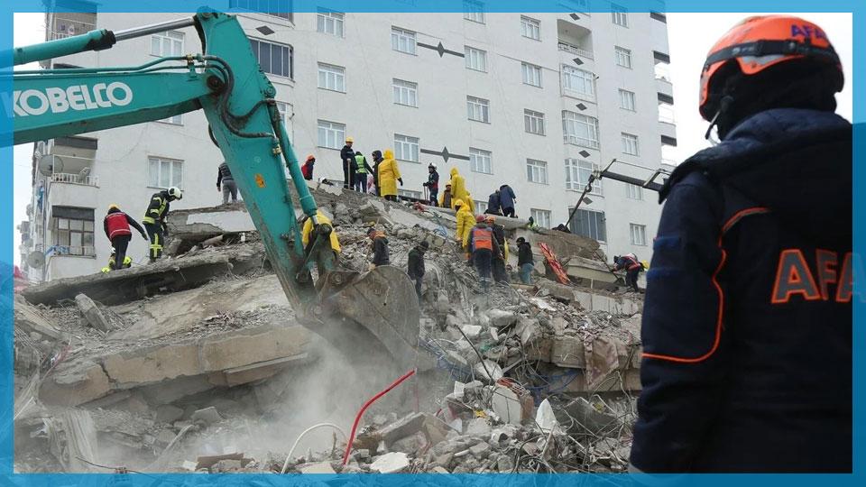 Depremzedelere duygulandıran bağış: Kimi kıyafet, kimi yiyecek, kimi kefen yolladı... / Cumhuriyet tarihinin en büyük kaybı: Can kaybı, 'Büyük Erzincan Depremi'ni geçti