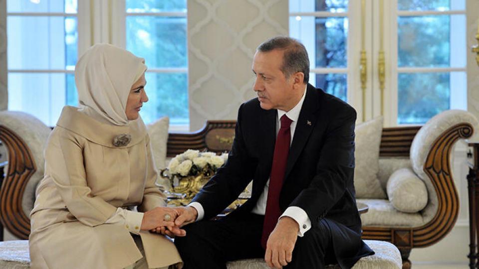 Her Taraf / Türkiye'nin habercisi / Emine Erdoğan, eşi Cumhurbaşkanı Erdoğan'ın doğum gününü kutladı