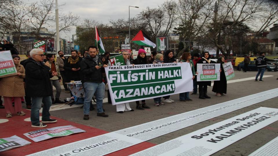 Filistin'e Özgürlük Platformu İzmir'de Güçlü Bir Çıkış Yaptı: Dünya, İnsanlık Suçlarına Dur Demeli!" / Filistin'e Özgürlük Platformu, Gazze'deki insanlık dramını dünya gündemine taşıdı