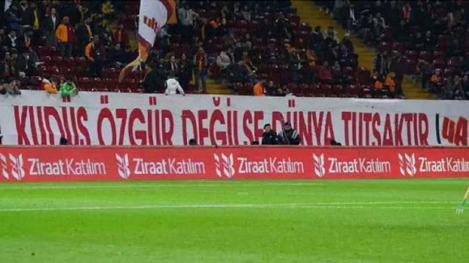 Galatasaray tribünleri: Kudüs özgür değilse dünya tutsaktır!