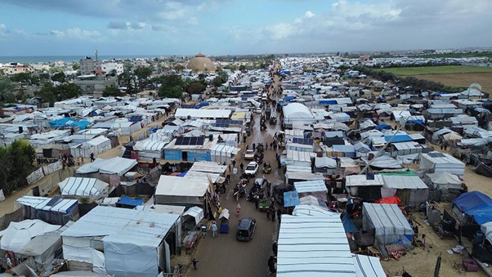 Gazze'de çadırlar sular altında kaldı