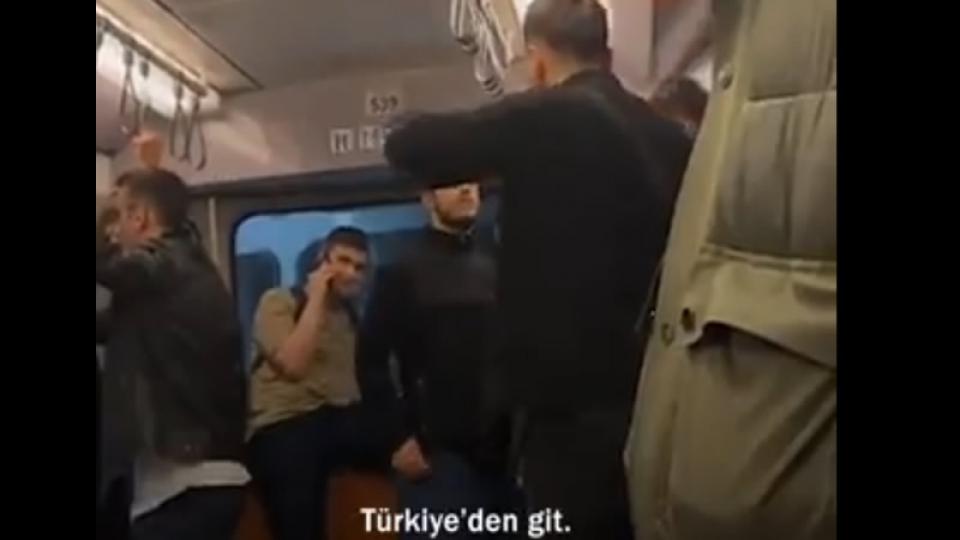 Her Taraf / Türkiye'nin habercisi / İstanbul metrosunda Kur'an kursu öğrencisine saldırı: Başörtüsünden sonra sıra şalvara geldi