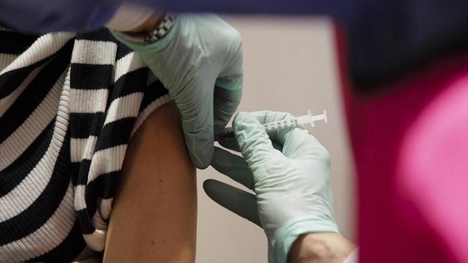 Her Taraf / Türkiye'nin habercisi / Kovid-19 geçirenler iki doz aşı olabilecek 