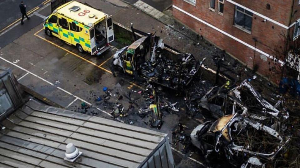 Londra'da Yahudi örgüte ait ambulanslar ateşe verildi