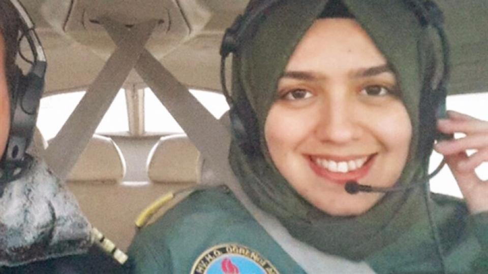 Merve Gürbüz, TSK’da pilotluk için intibak eğitimine alınan ilk başörtülü öğrenci oldu