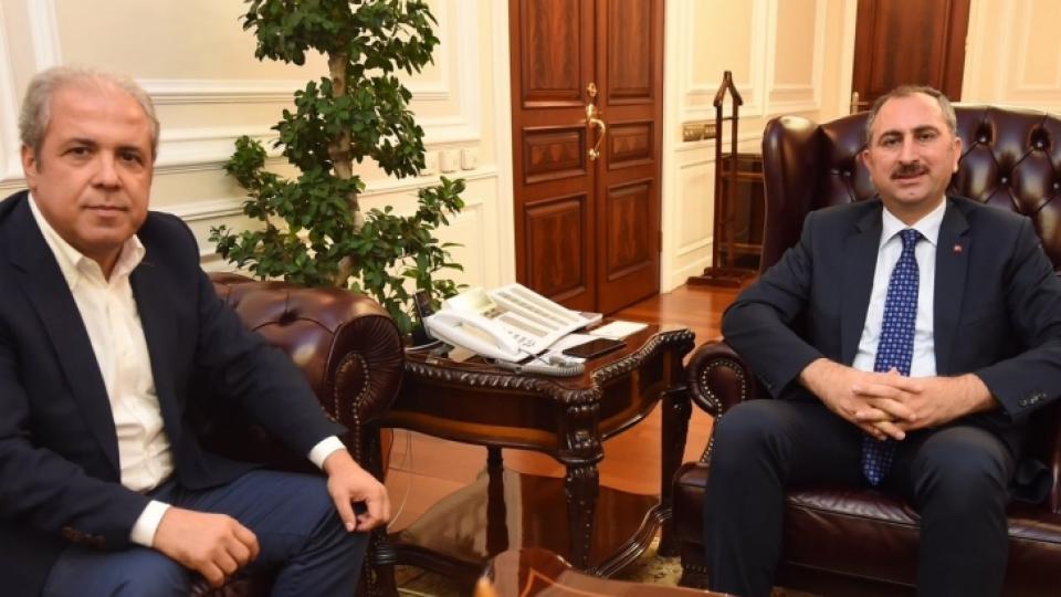 Şamil Tayyar'dan Adalet Bakanına Destek: Parti İçinde Kümelenmiş Artıklara Sizi Yedirmeyiz