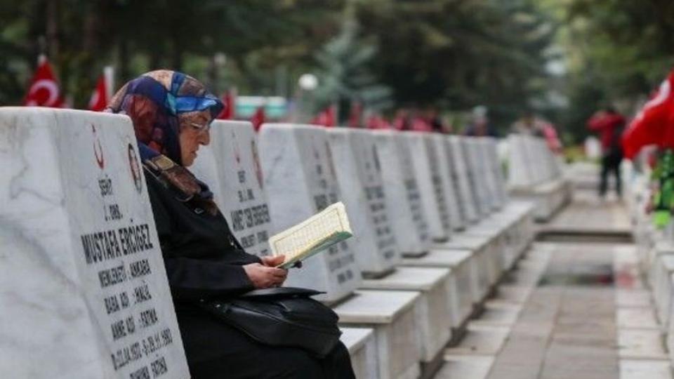 Şehit yakınlarına iki asgari ücret verilecek
