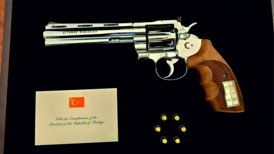 FEYZULLAH AKDAĞ / Şehvetperest Avrupa, Ne Anlar Tabancadan…