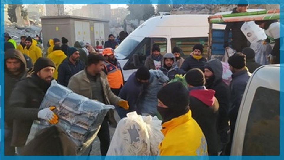 Depremzedelere duygulandıran bağış: Kimi kıyafet, kimi yiyecek, kimi kefen yolladı... / Yardım edenlere şükran ve keyfi uygulamalara isyan ile…  | Dr. BEKİR TANK